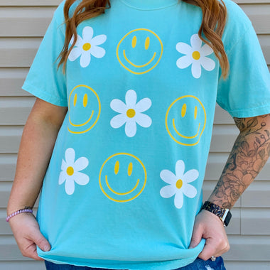 Daisy Smile Collage Wholesale Tee